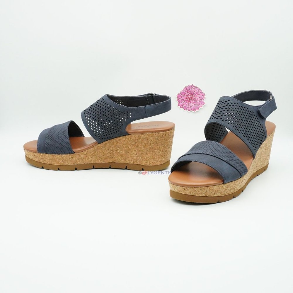 Indigo Rd. Blue 9.5M Wedge NEW